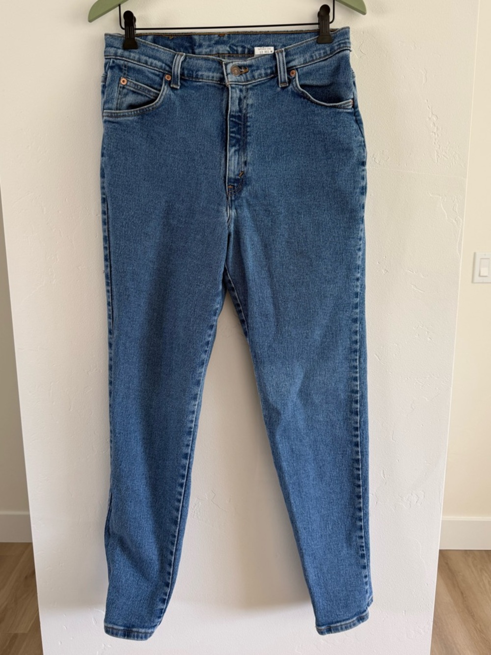 Vintage 1997 Levi's 912 Orange Tab Slim Fit Tapered Leg Jeans
Women's Size 12